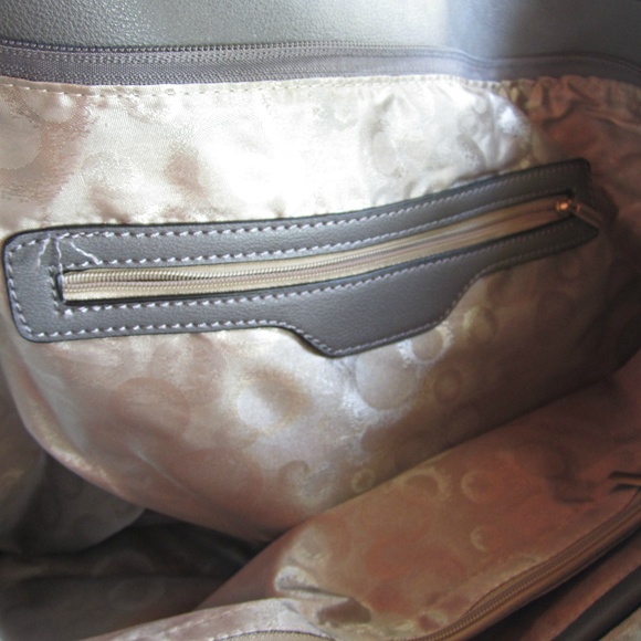 Bella Luca Large Vegan Leather Grey Purse NEW - Picture 4 of 5